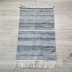 Loloi Gray and White Denver Woven Rug with Tassels Fringe 24x36 Charcoal Indoor